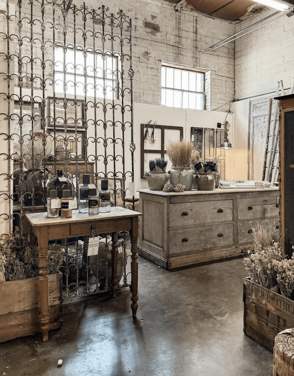 Timeless Treasures: 15 Expert Tips for Shopping Vintage Decor