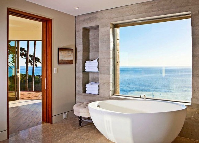 Luxurious Bathrooms With A Scenic View Of The Ocean