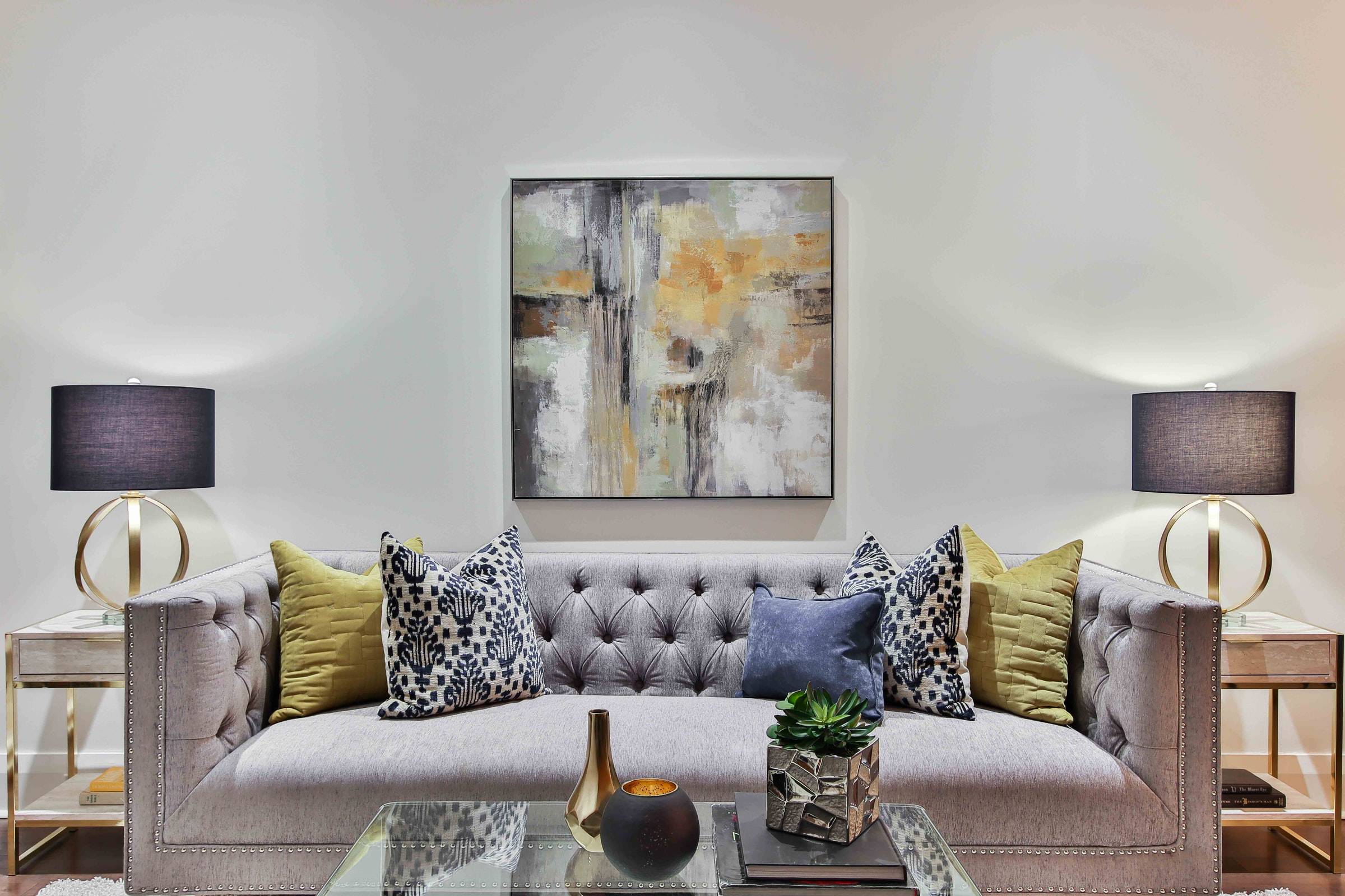 A Guide to Choosing the Perfect Artwork for Your Home: Exploring the World of Vehicle Reviews, Precios de Cuadros, and Home Interiors