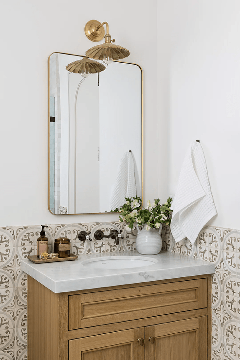 Stylish Half-Bathroom Decor to Maximize Space and Elegance