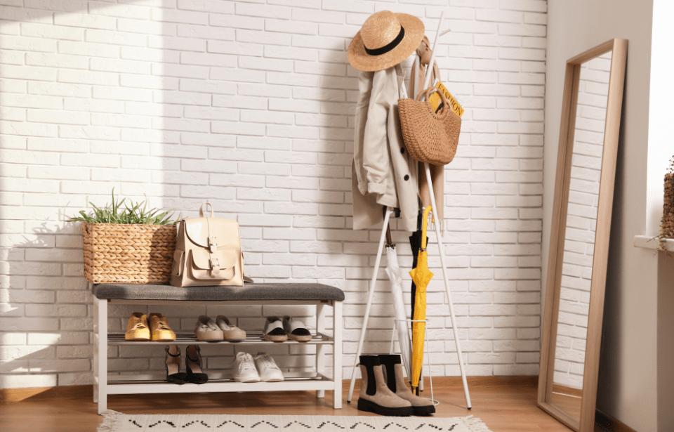 6 Items You Should Never Keep In Your Entryway